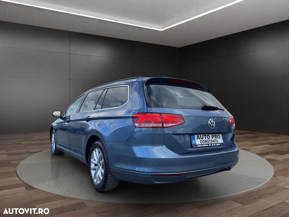 Volkswagen Passat - 4