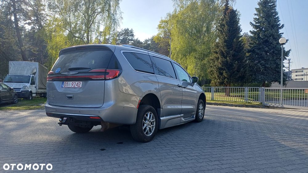 Chrysler Pacifica - 5