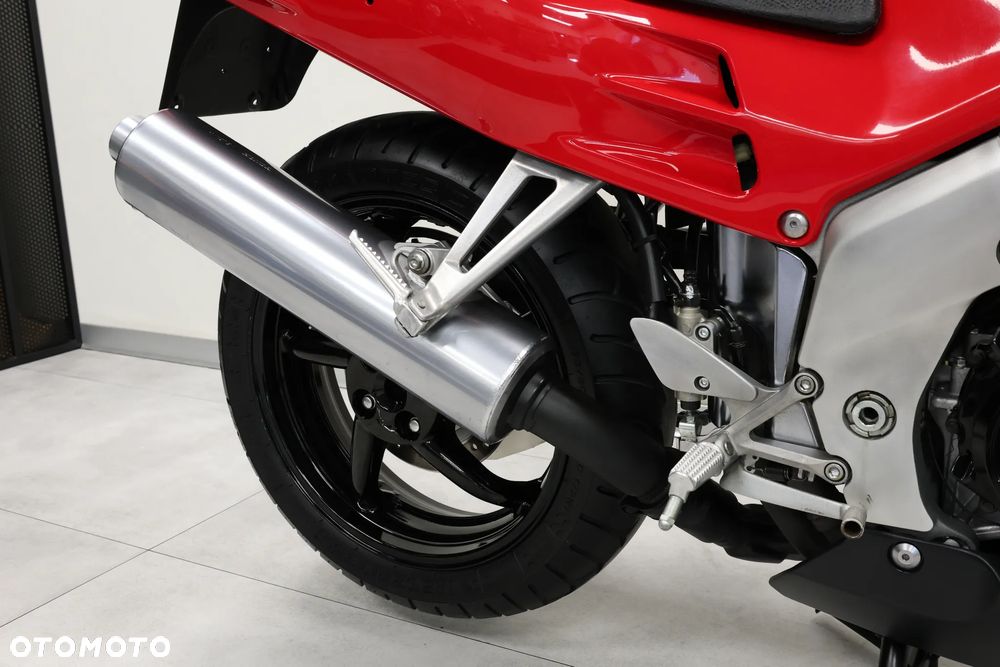 Honda VFR - 32