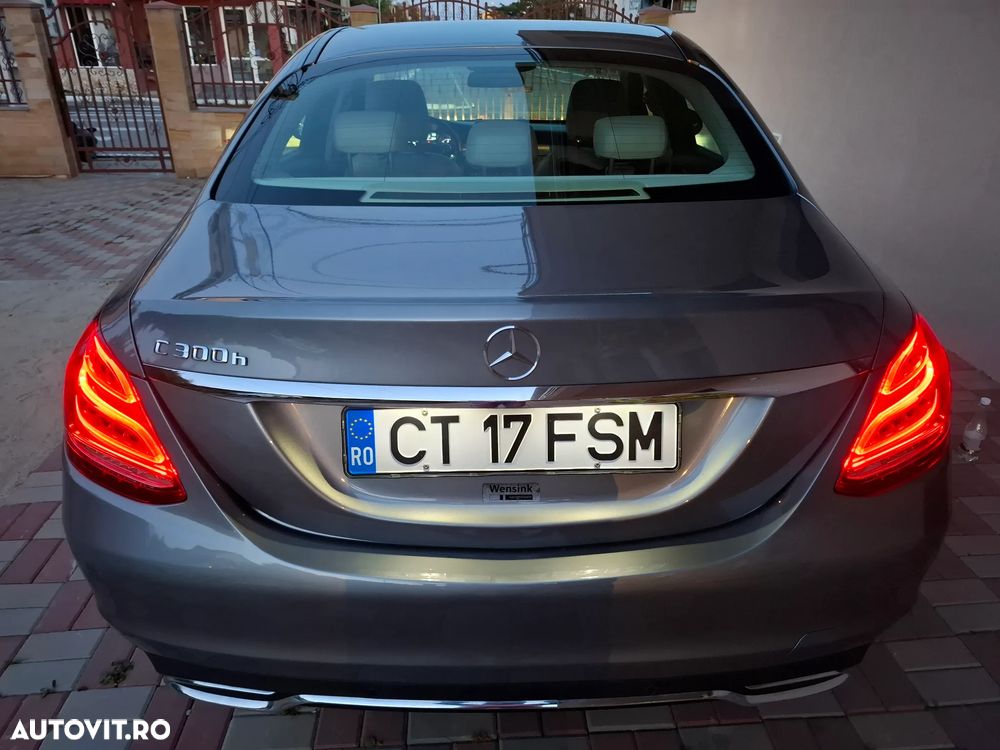 Mercedes-Benz C - 12