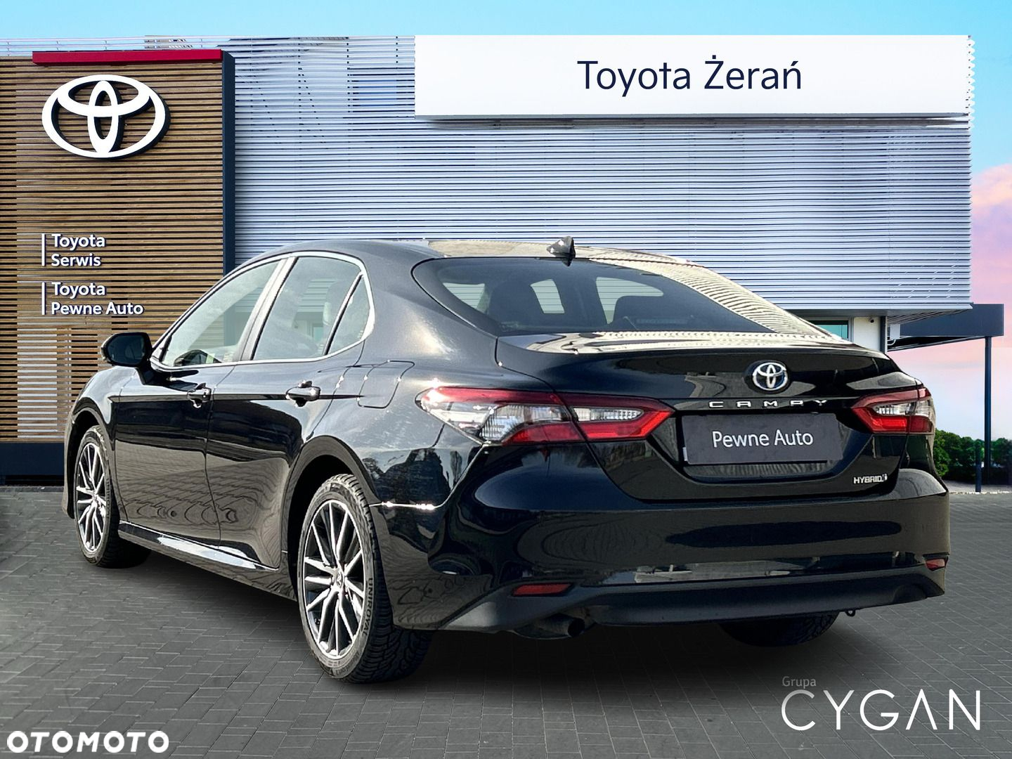 Toyota Camry - 7