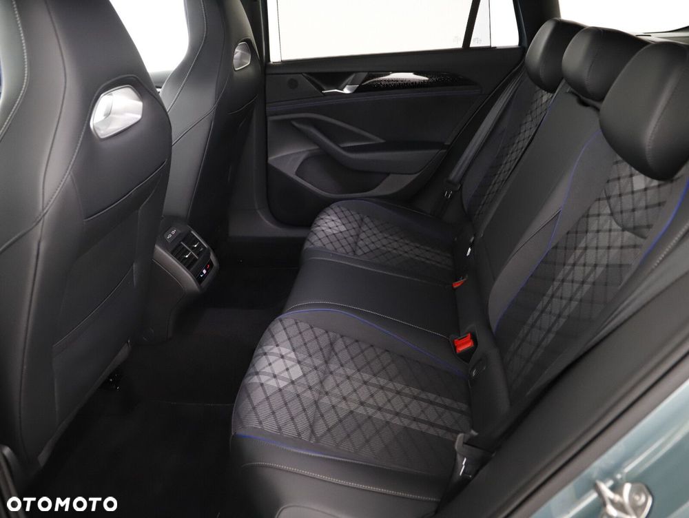 Volkswagen Passat - 10