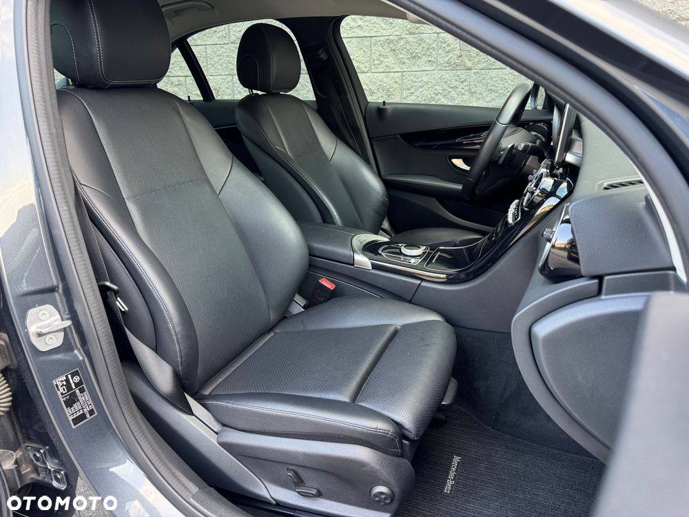 Mercedes-Benz Klasa C 200 7G-TRONIC Exclusive - 26