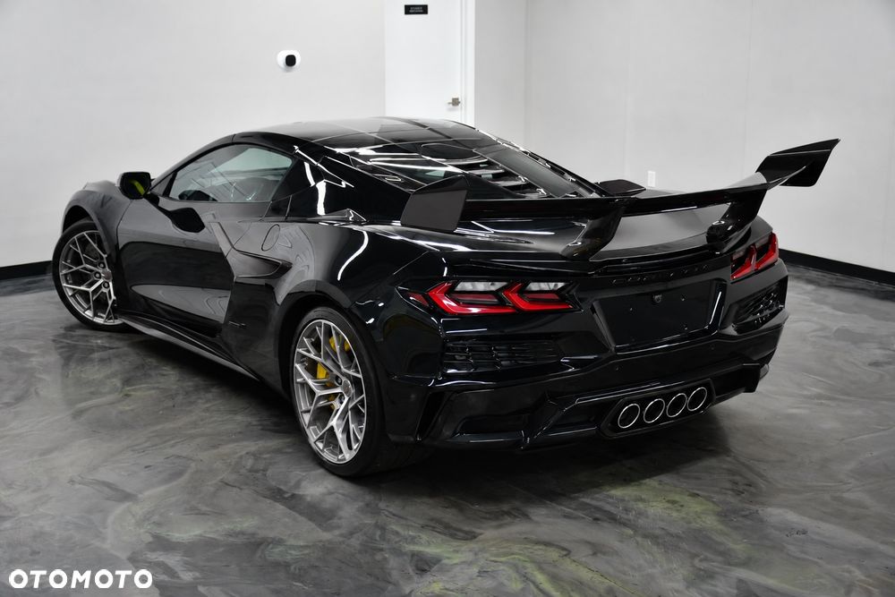 Chevrolet Corvette - 22
