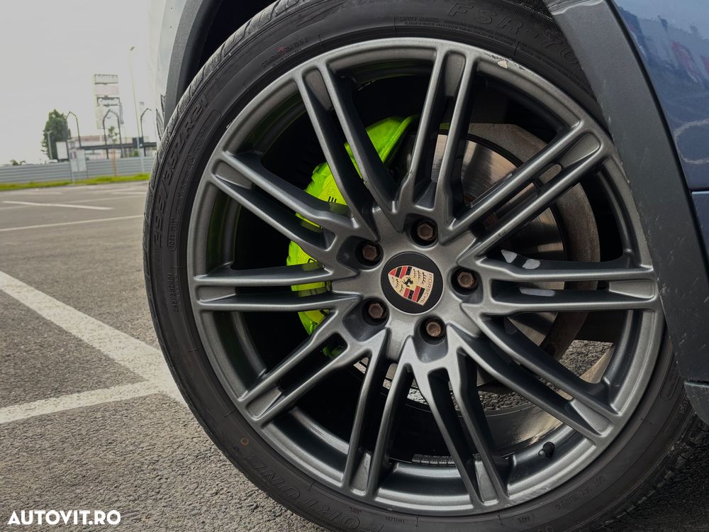 Porsche Cayenne 3.0 L V6 - 8