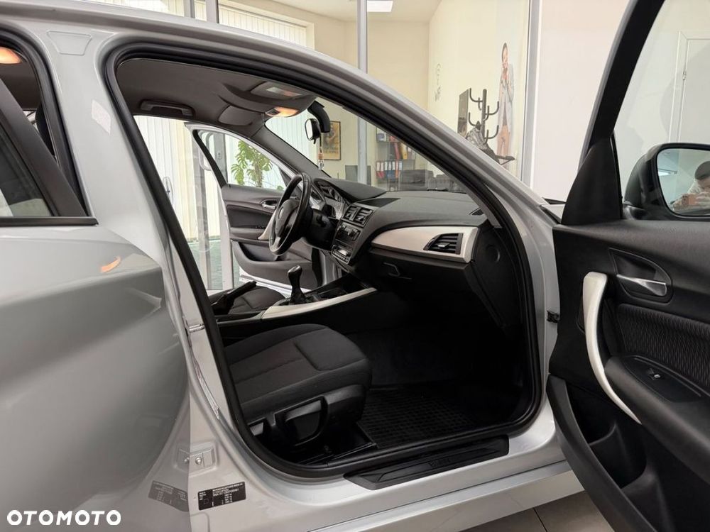 BMW Seria 1 114i - 24