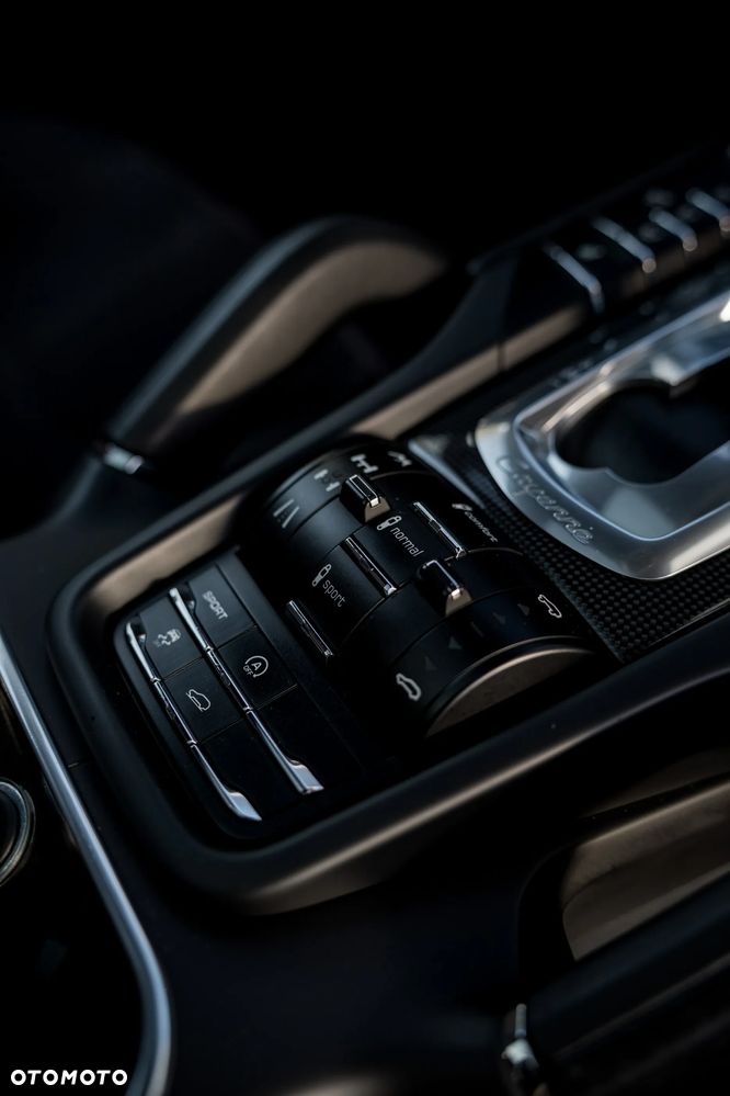 Porsche Cayenne GTS - 34