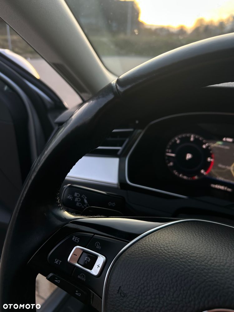 Volkswagen Passat 2.0 TDI SCR DSG Comfortline - 22