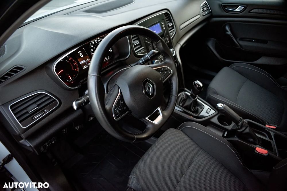 Renault Megane TCE 114 GPF Zen - 11