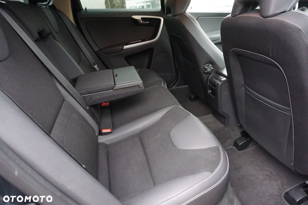 Volvo XC 60 D4 Momentum - 14