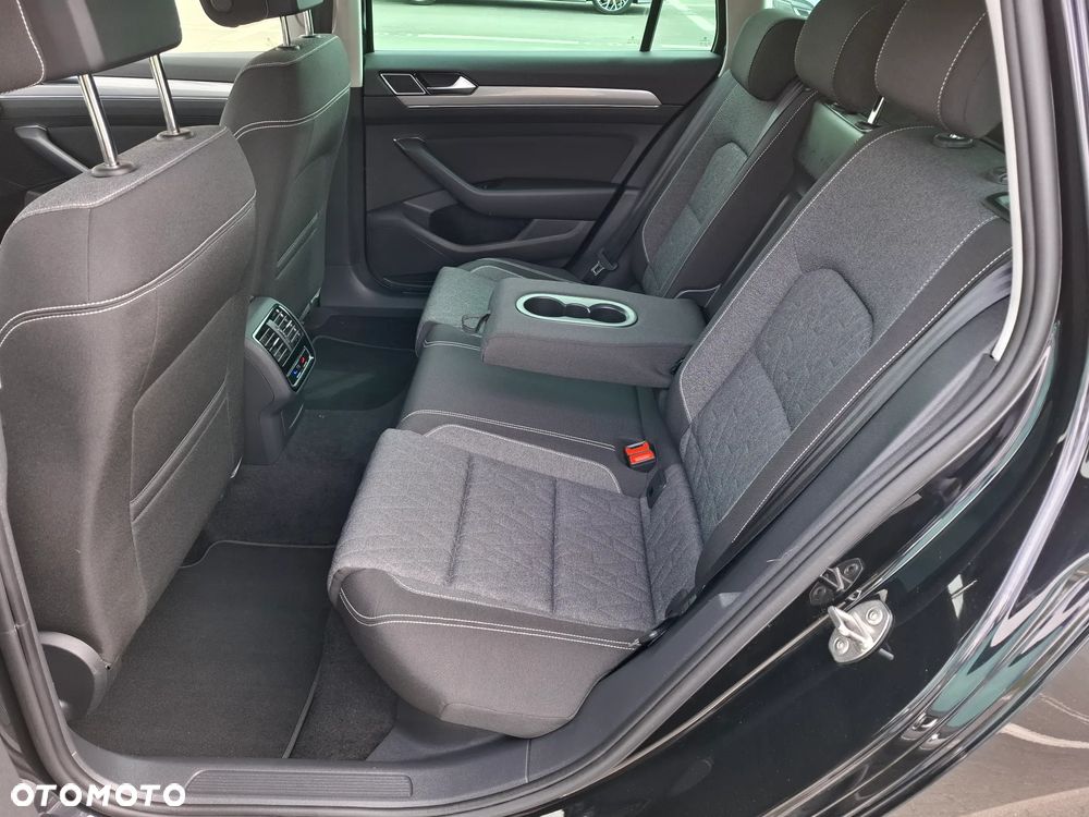 Volkswagen Passat Variant 2.0 TDI EVO Business DSG - 11