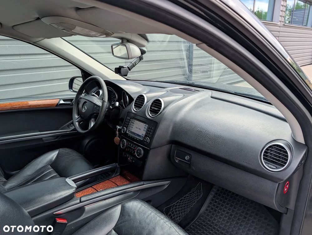 Mercedes-Benz ML - 15
