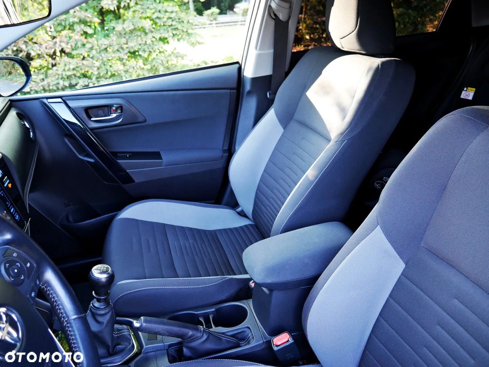 Toyota Auris 1.6 Premium - 12