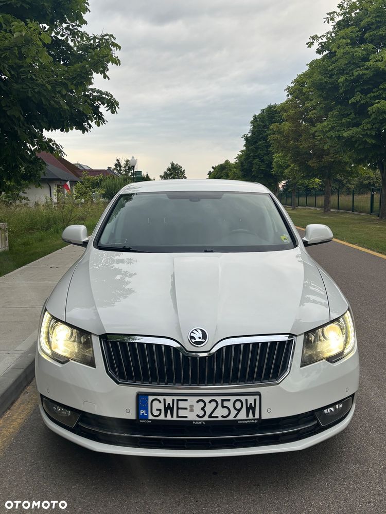 Skoda Superb 2.0 TDI Business DSG - 2