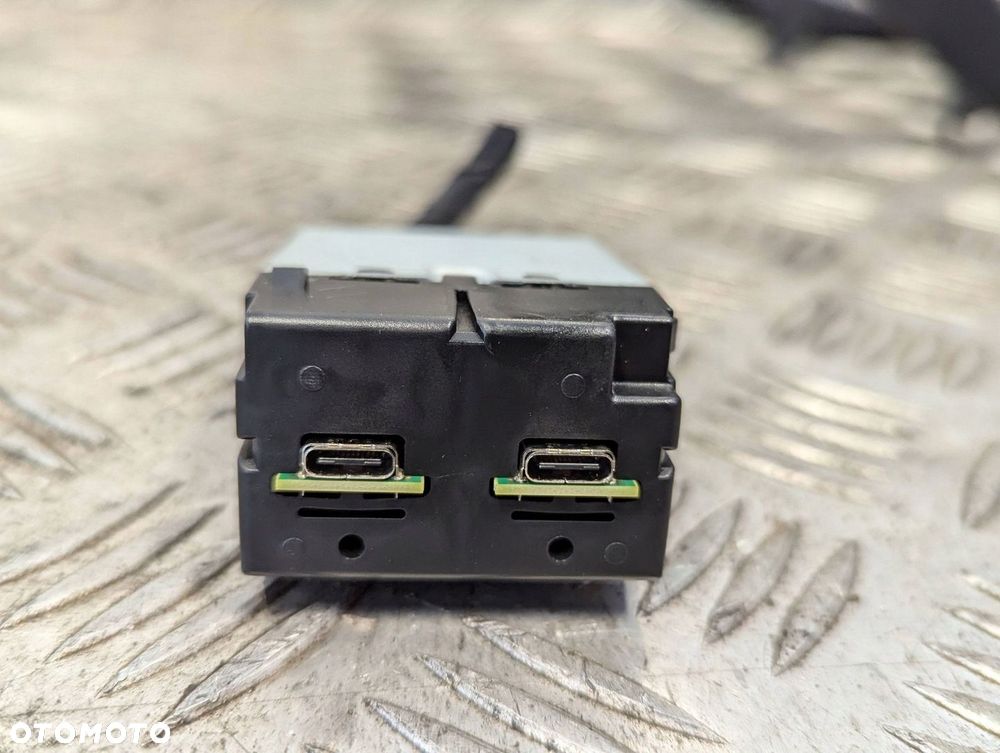 Volvo XC40 2017-2025 Gniazdo złącze USB