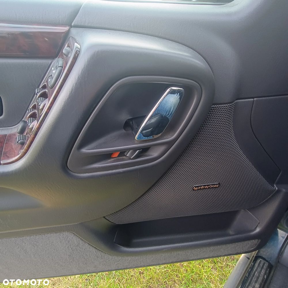 Jeep Grand Cherokee - 25