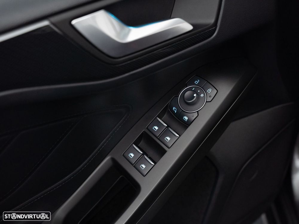 Ford Focus 1.0 EcoBoost MHEV ST-Line X - 18