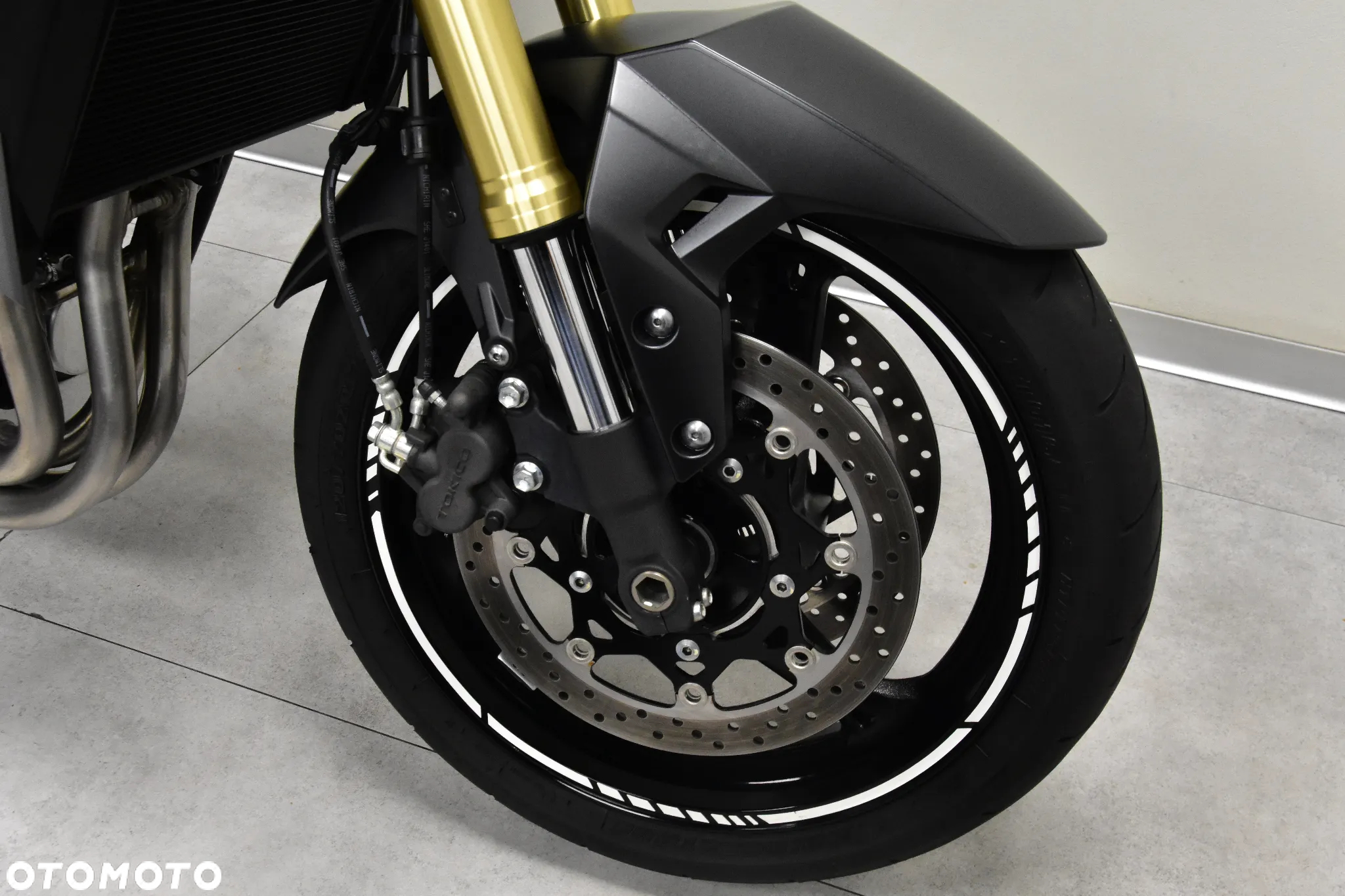 Suzuki GSR - 25