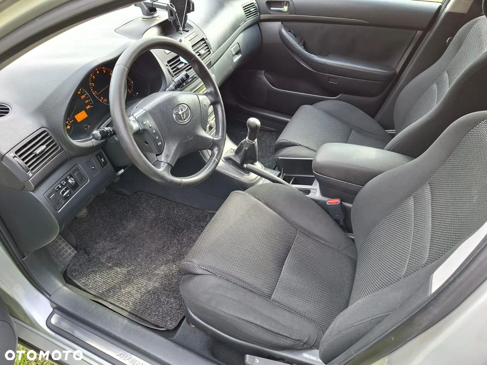 Toyota Avensis 1.8 VVT-i Sol - 21