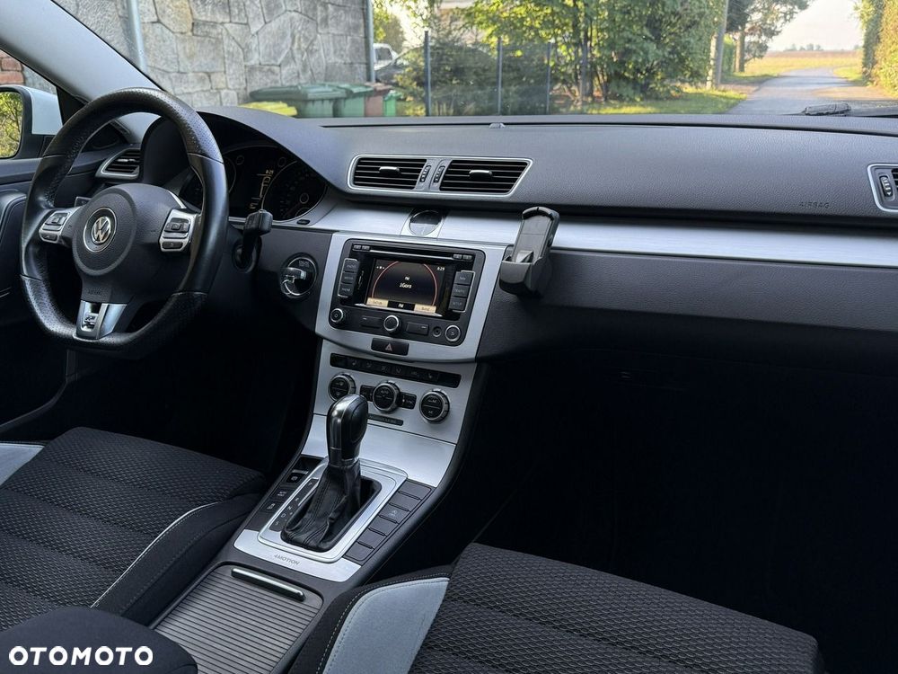Volkswagen Passat - 36
