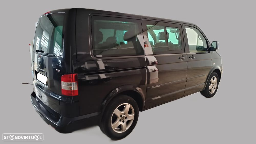 VW Multivan 2.5 TDi Highline - 3