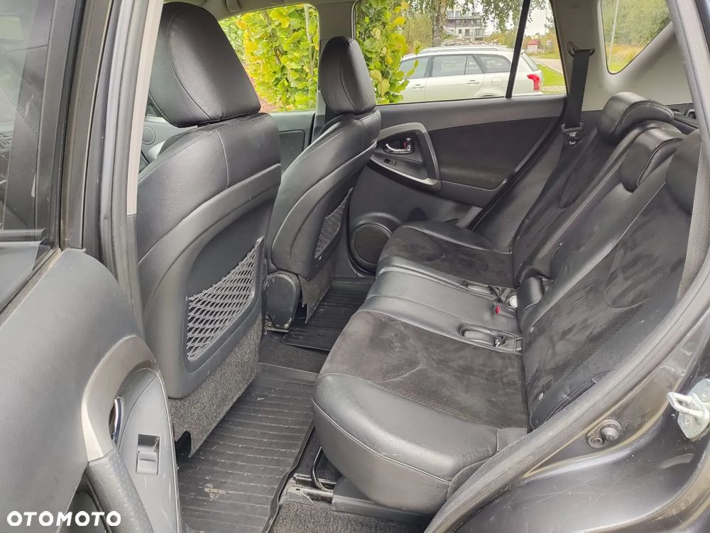 Toyota RAV4 2.2 D-4D Premium - 11