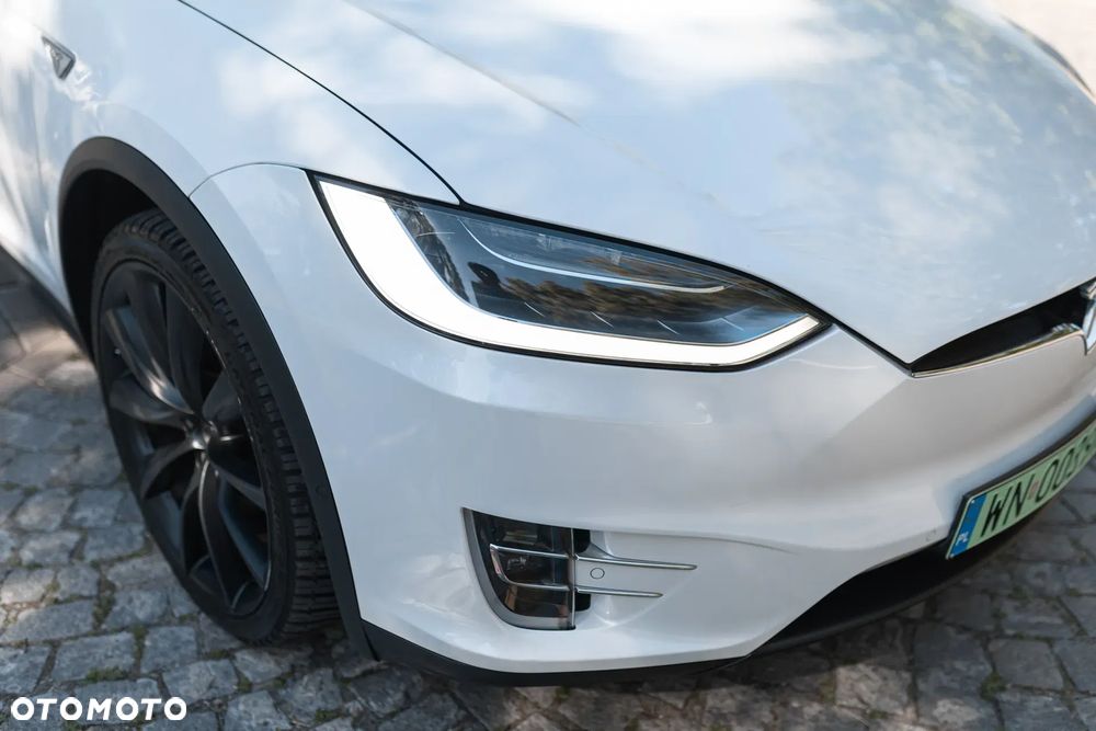 Tesla Model X 75 D - 5