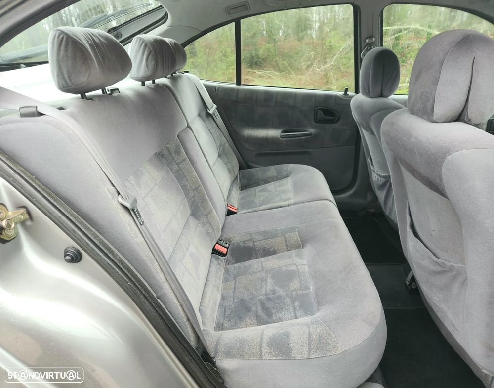 Renault Mégane 1.4 16V RXE AC - 9