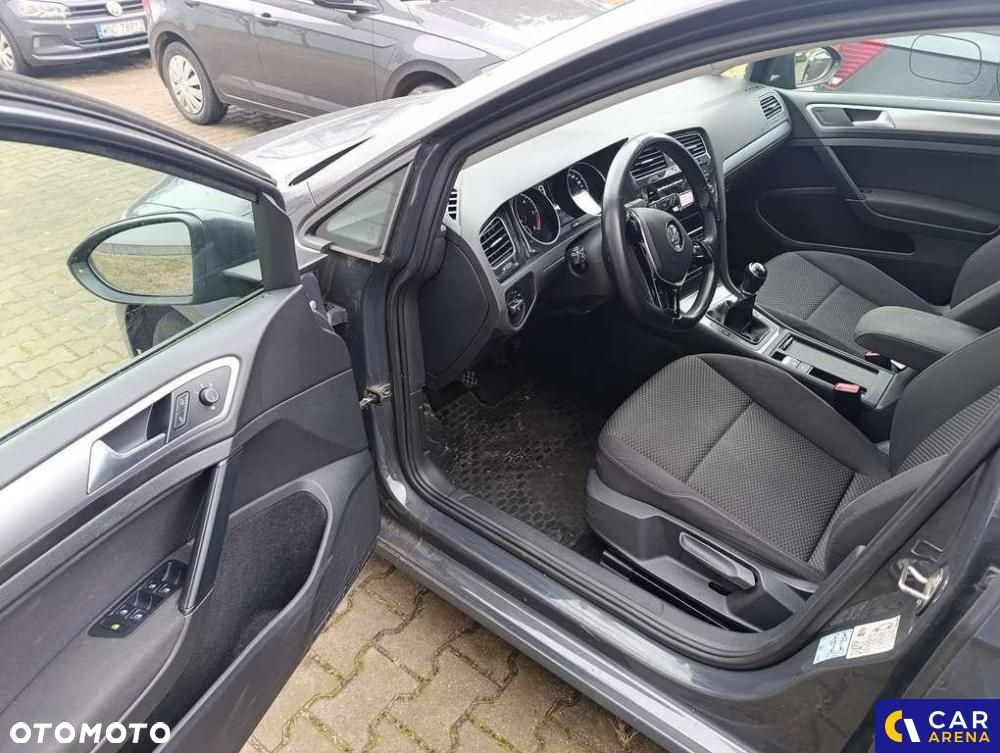 Volkswagen Golf - 10