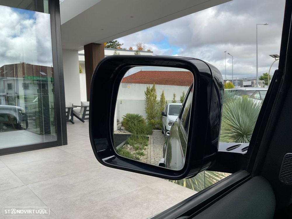 Land Rover Defender 3.0 D250 110 AWD X-Dynamic SE - 29