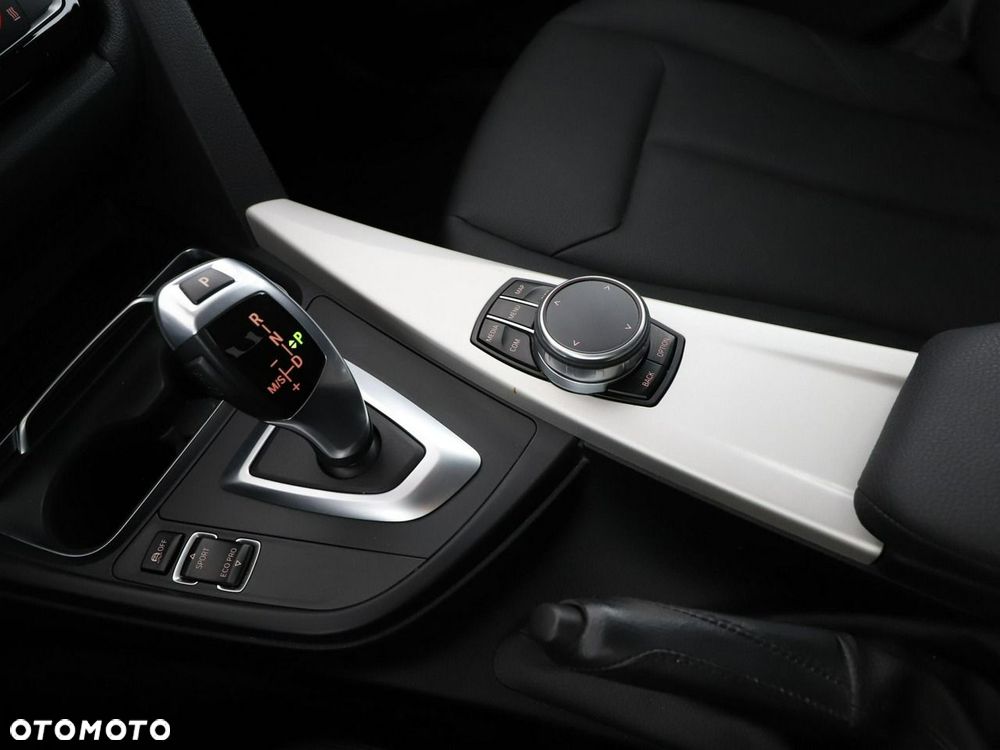BMW Seria 3 318d Advantage - 28