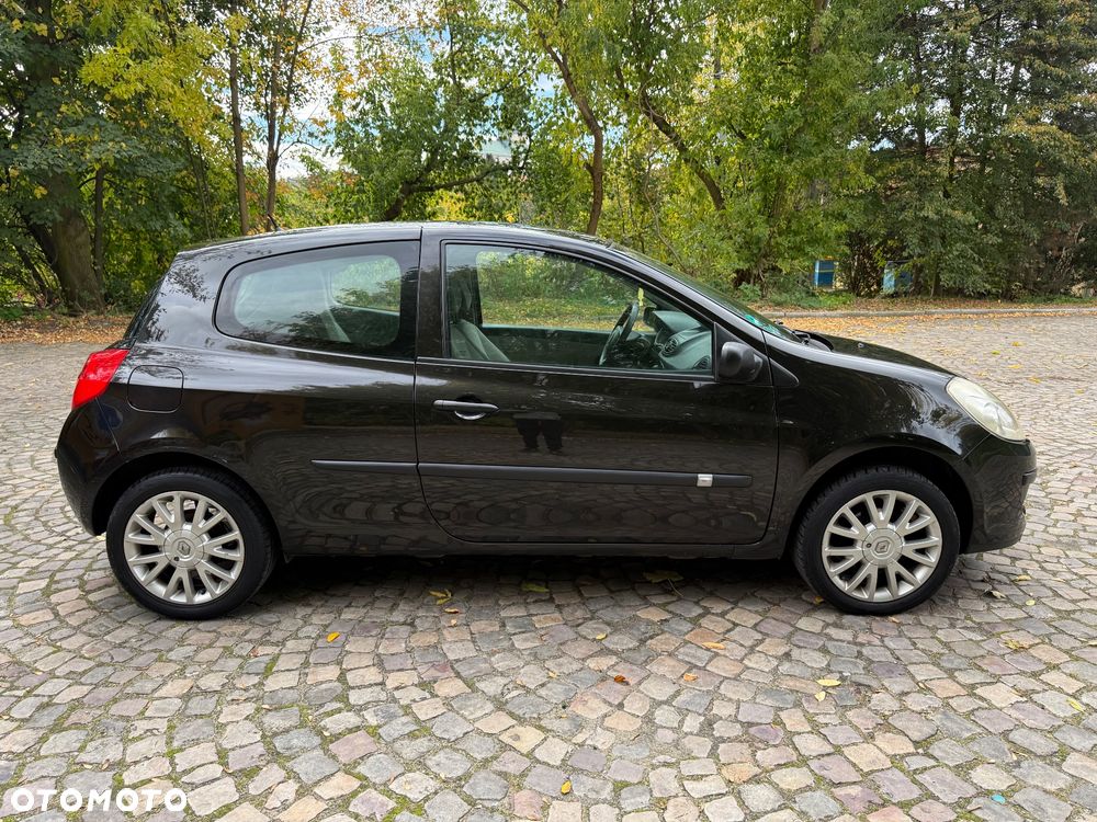 Renault Clio - 8