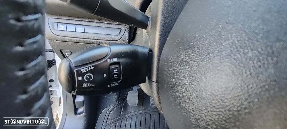 Peugeot 208 1.2 PureTech Signature - 12