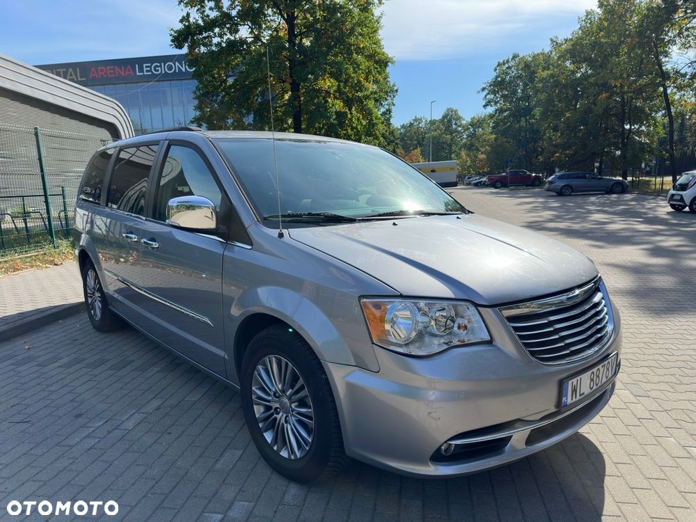 Chrysler Town & Country - 2