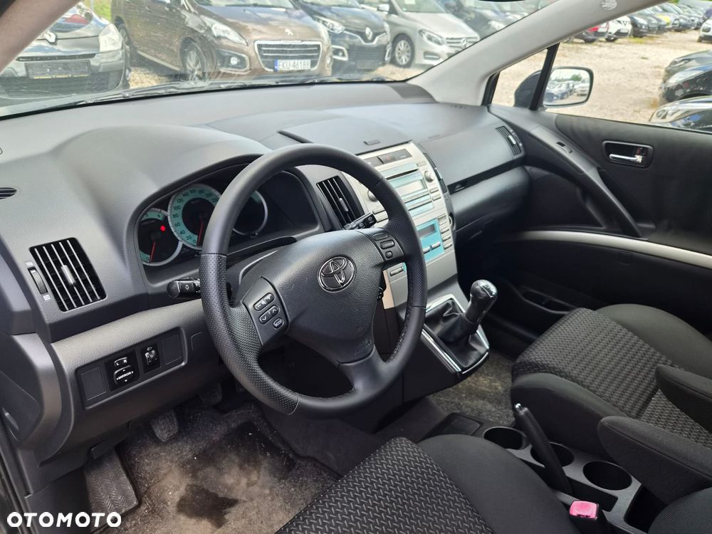 Toyota Corolla Verso 2.2 D-4D Prestige + - 16