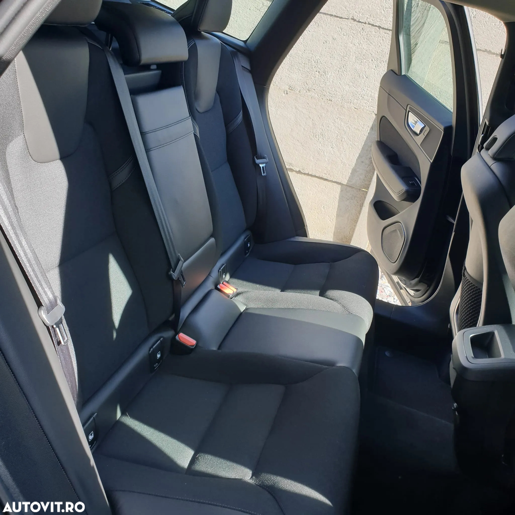 Volvo XC 60 B4 D AWD Geartronic Momentum Pro - 23