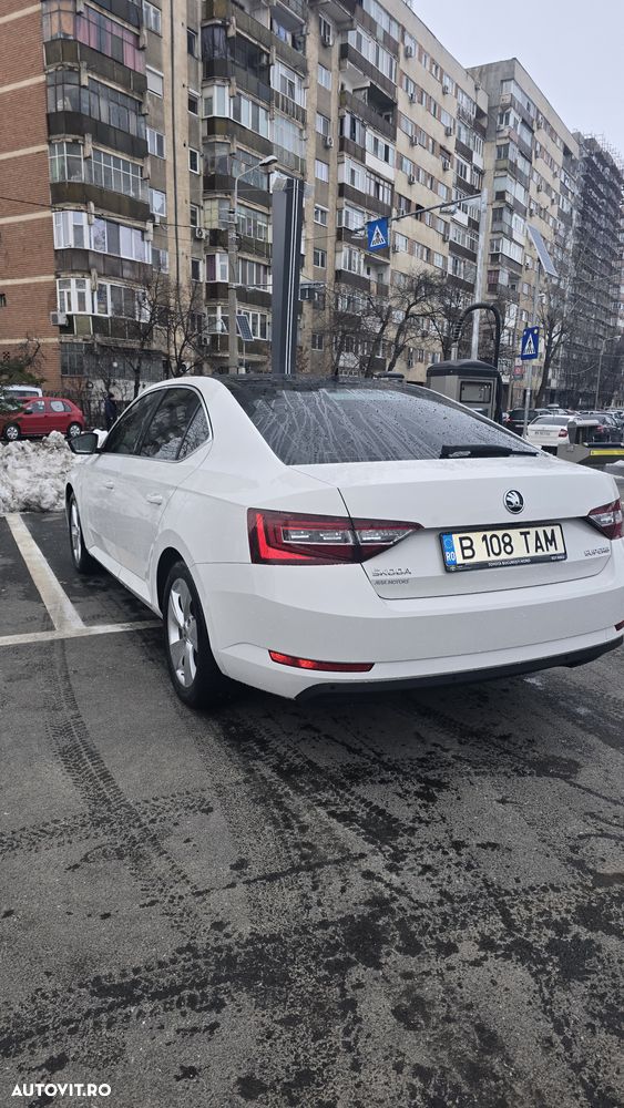 Skoda Superb 2.0 TDI DSG Ambition - 4