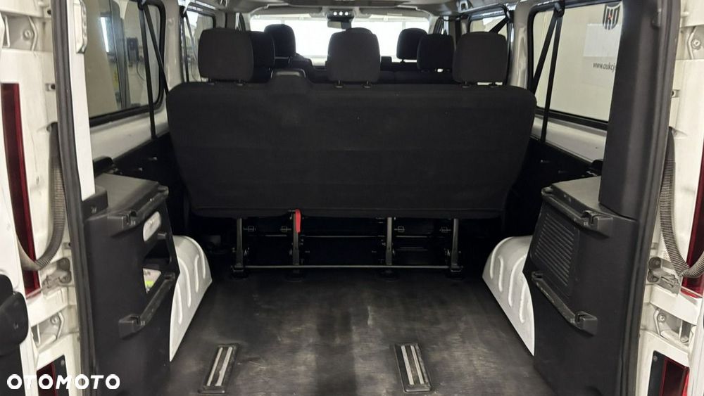 Renault Trafic - 16