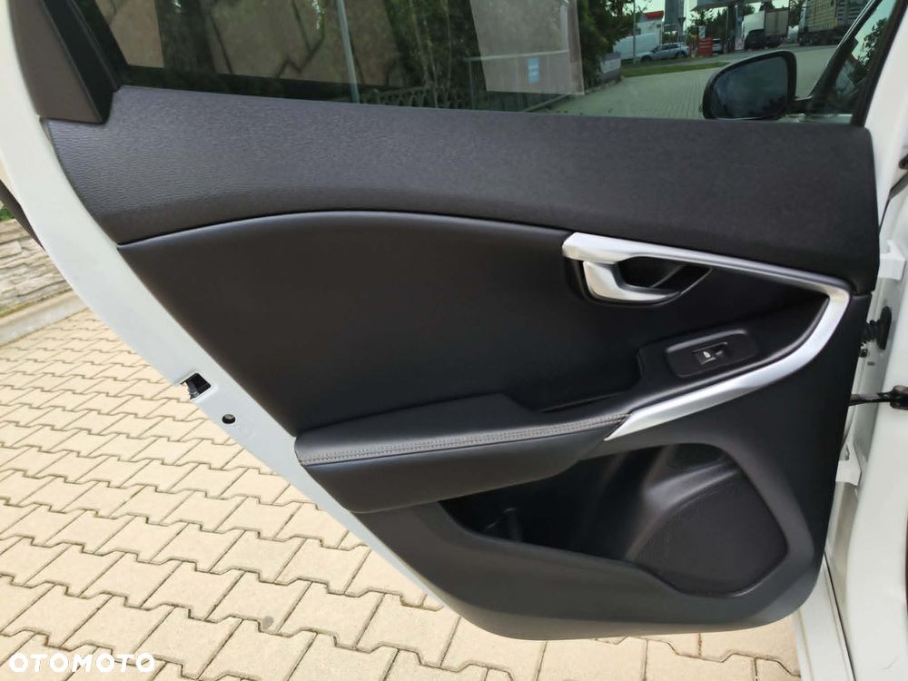 Volvo V40 D2 Drive-E R-Design Momentum - 37