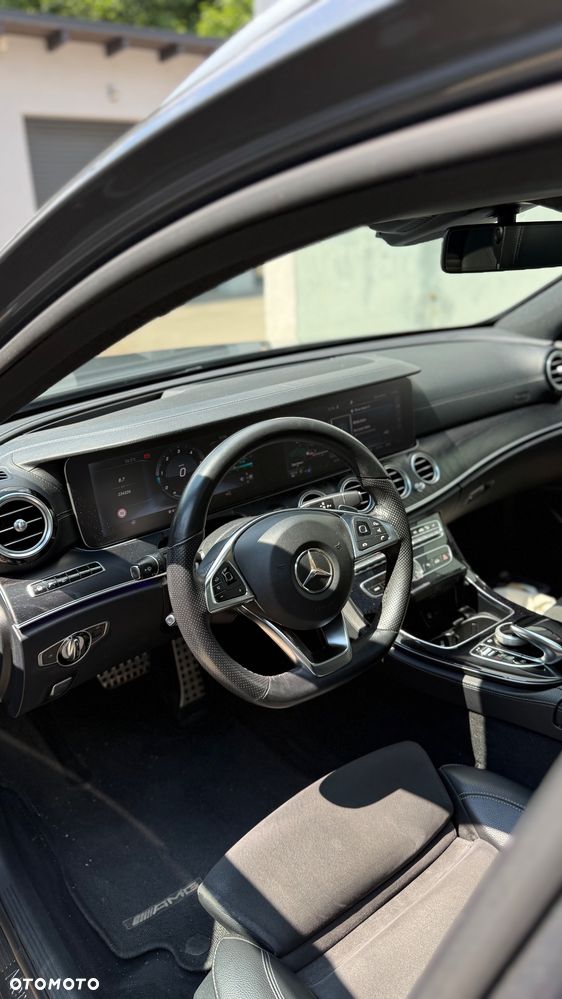 Mercedes-Benz Klasa E 220 d 4Matic 9G-TRONIC AMG Line - 7