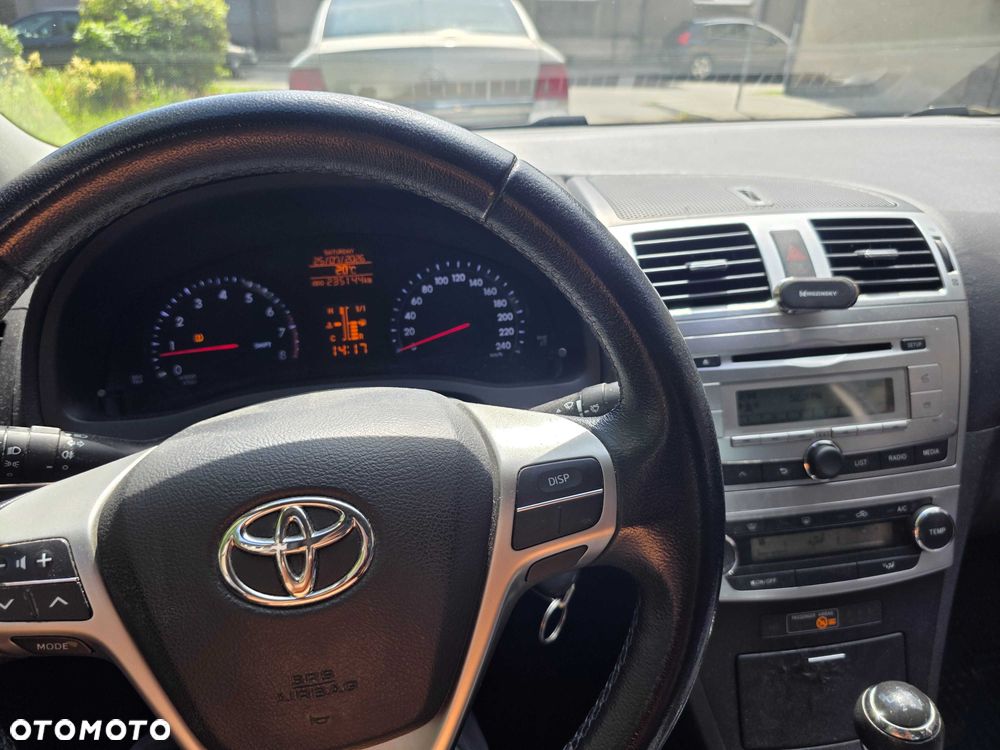 Toyota Avensis - 8