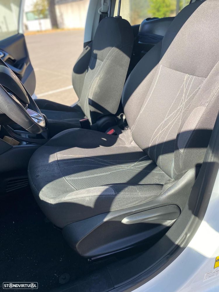 Peugeot 208 1.4 HDi - 20