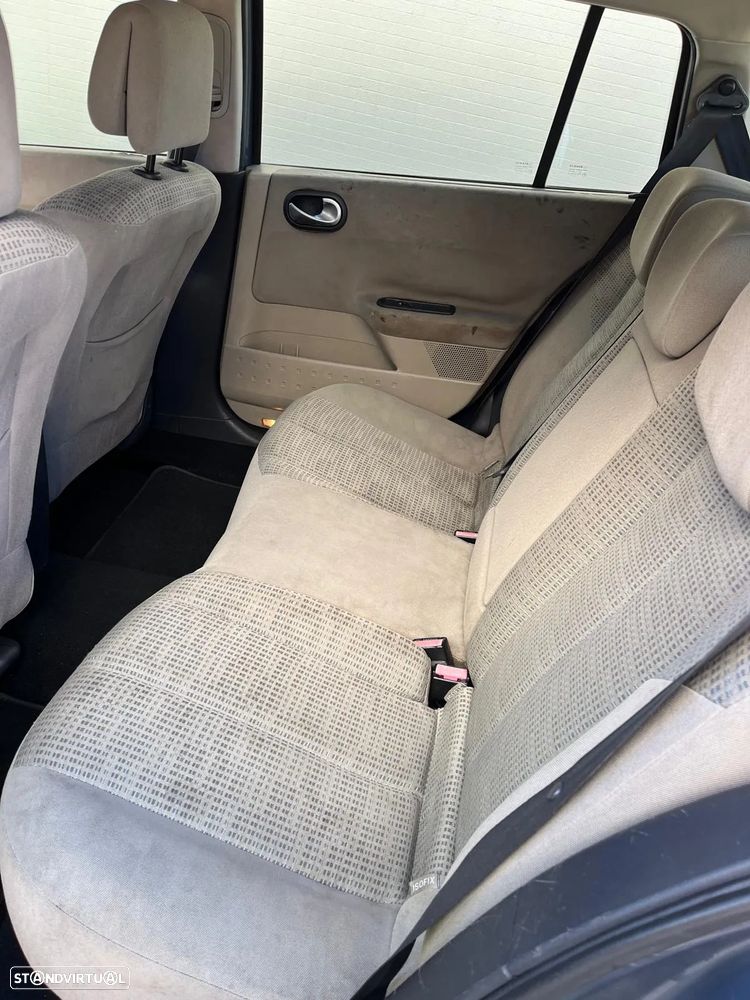 Renault Mégane 1.5 dCi Dynamique S - 19