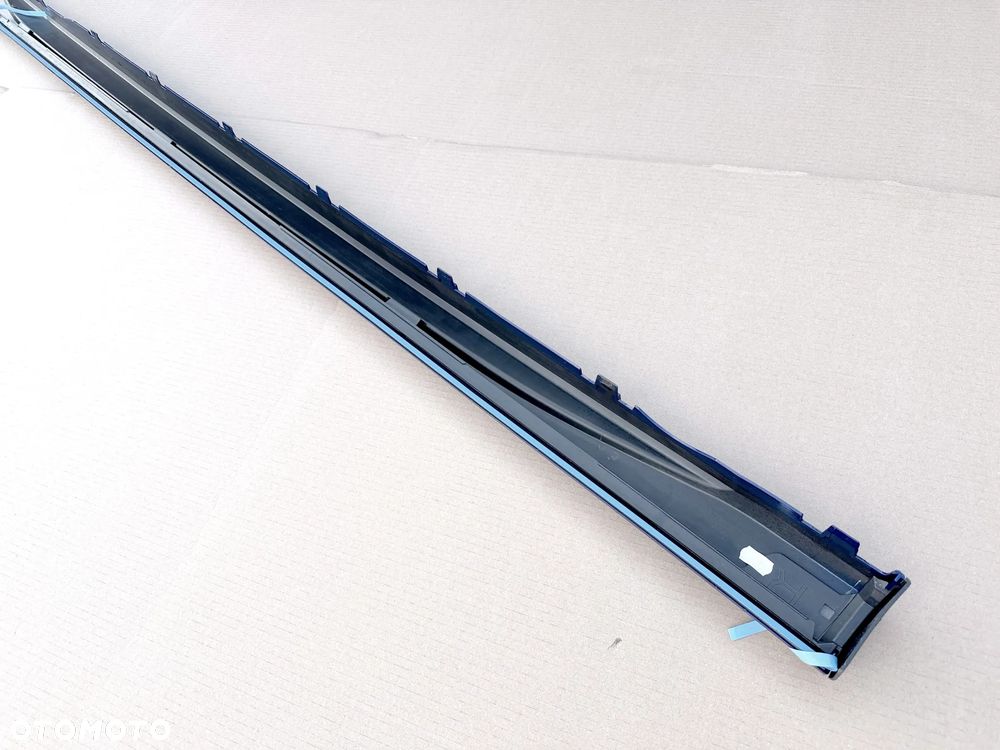 Listwy progowe boczne VW Golf VIII 8 5H0 -R- model, ASO - 15