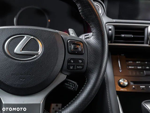 Lexus IS 200t / 300 F Sport - 18