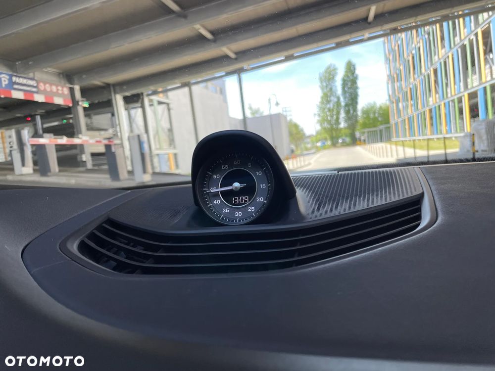 Porsche Taycan Turbo - 34