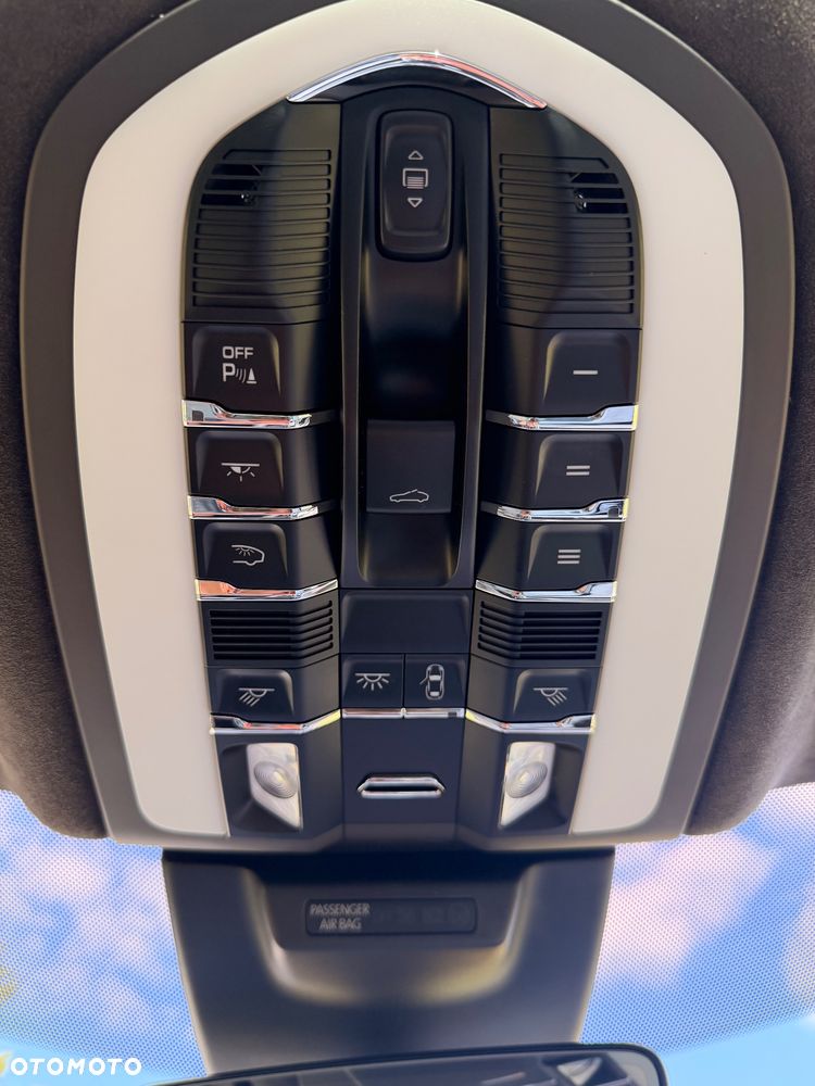 Porsche Macan Turbo - 7