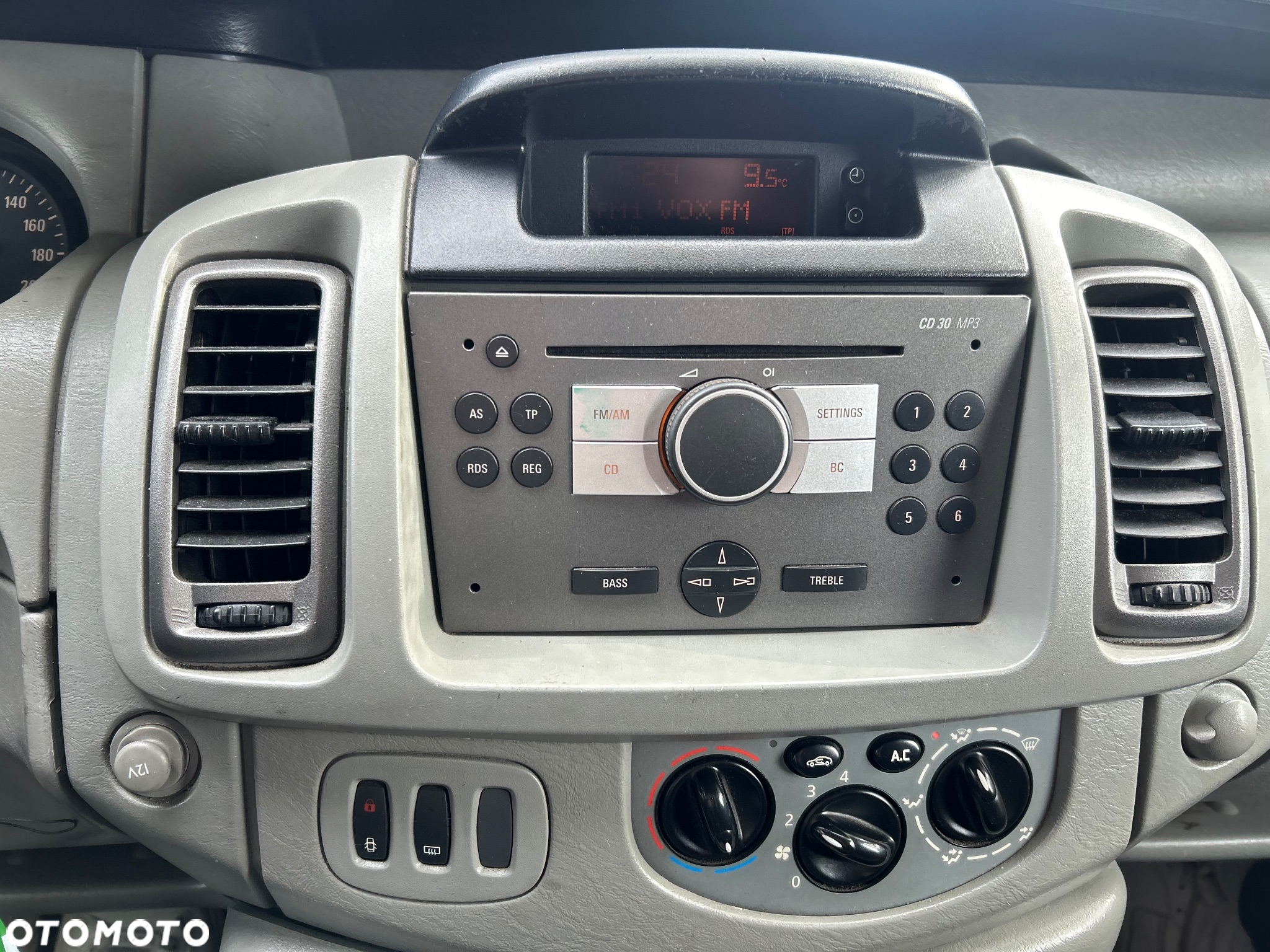 Opel Vivaro - 34