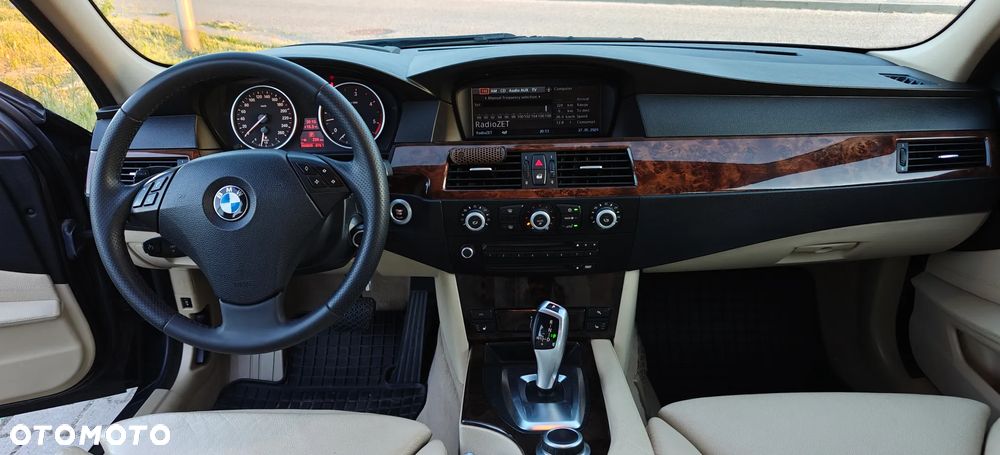 BMW Seria 5 530d xDrive - 14