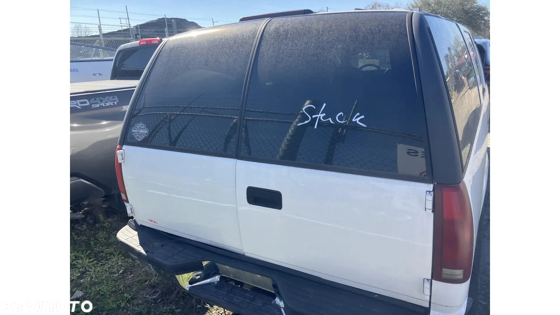 Chevrolet Suburban - 11
